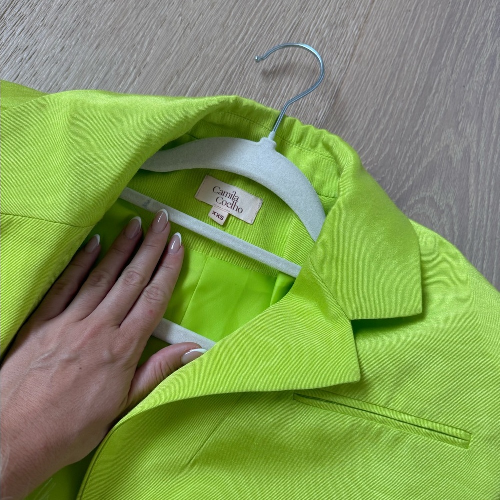 Hannah Cropped Blazer in Apple Green
CAMILA COELHO XXS - has minor stains - Picture 5 of 11
